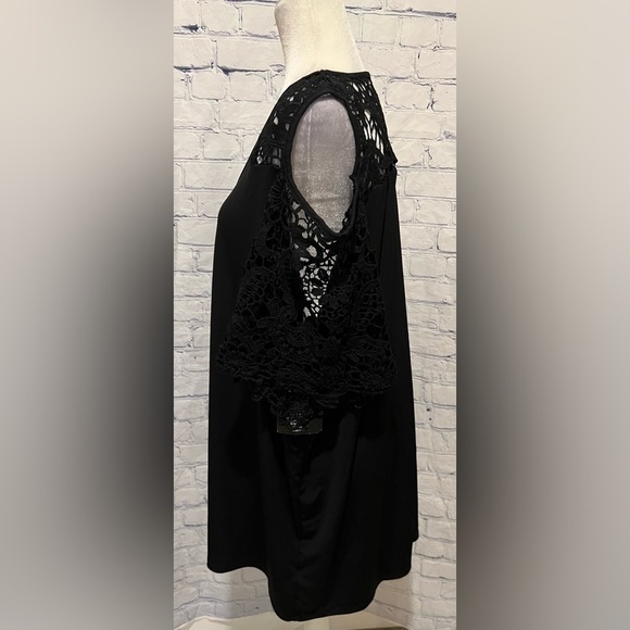 Roaman's Women's Plus Size Cold-Shoulder Lace Fabric Tunic 1X 22/24 - Picture 2 of 7